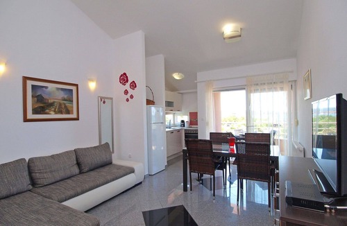 Bibinje Apartment | Cosy apartment for 4 guests with pool, A/C, WIFI, TV and terrace