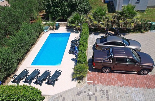 Bibinje Apartment | Cosy apartment for 4 guests with pool, A/C, WIFI, TV and terrace