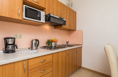 Rab Town Apartment | Cosy apartment for 4 guests with A/C, pool, WIFI, TV and patio
