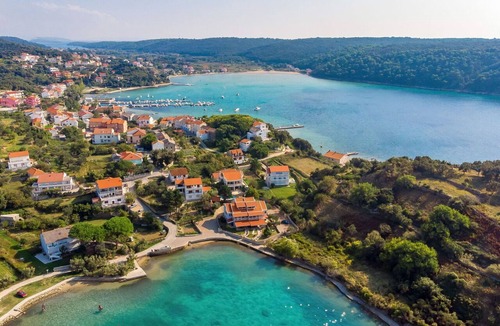 Rab Town Apartment | Cosy apartment for 4 guests with A/C, pool, WIFI, TV and patio