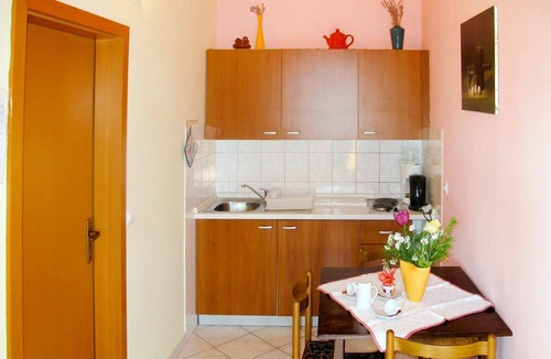 Sveti Lovrec Apartment | Cosy apartment for 4 people with A/C, WIFI, TV, terrace and pets allowed