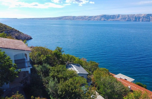 Senj Apartment | Cosy apartment for 4 people with A/C, WIFI, TV, terrace and pets allowed