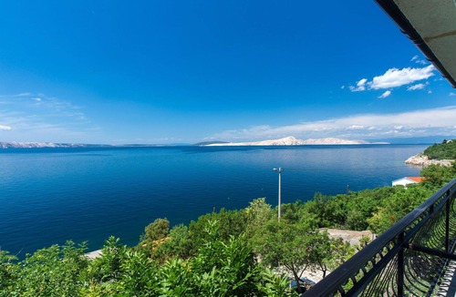 Senj Apartment | Cosy apartment for 4 people with A/C, WIFI, TV, terrace and pets allowed