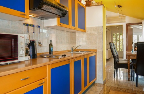 Marsici Apartment | Cosy apartment for 6 guests with WIFI, A/C, TV, patio and pets allowed