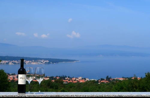 Marsici Apartment | Cosy apartment for 6 guests with WIFI, A/C, TV, patio and pets allowed