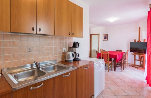 Frata Apartment | Cosy apartment for 8 guests with pool, WIFI, A/C, TV, terrace and pets allowed