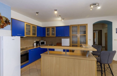 Topid Apartment | Cosy apartment with private pool, WIFI, A/C, TV, terrace, pets allowed and panoramic view
