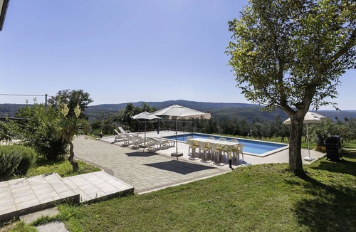 Topid Apartment | Cosy apartment with private pool, WIFI, A/C, TV, terrace, pets allowed and panoramic view