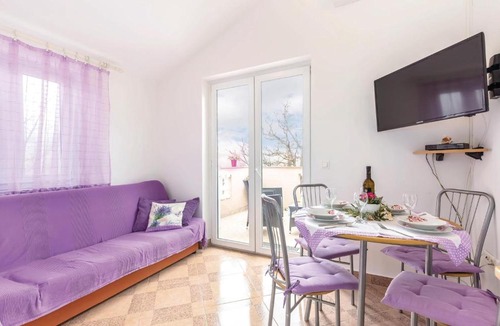 Bakarac Apartment | Cozy Apartment In Bakarac With House Sea View