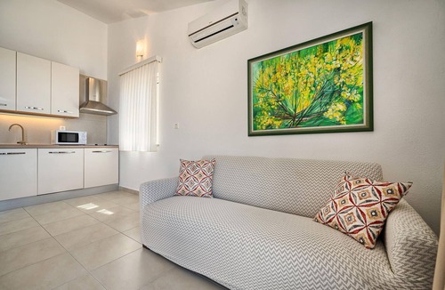 Bast Apartment | Cozy apartment in Bast with swimming pool