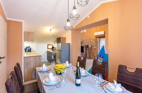 Cabrunici Apartment | Cozy apartment in Cabrunici with WiFi