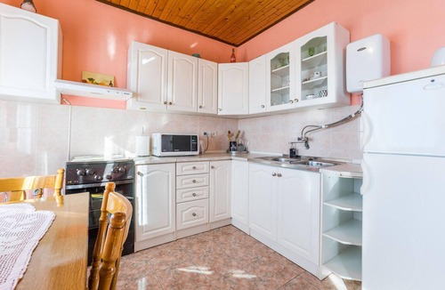Dinjiska Apartment | Cozy apartment in Dinjiska with house sea view