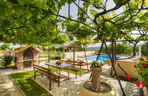 Sinj Apartment | Cozy Apartment In Obrovac Sinjski