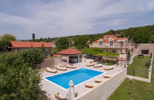 Sinj Apartment | Cozy Apartment In Obrovac Sinjski