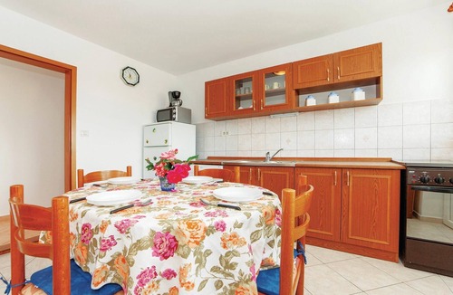 Jadranovo Apartment | Cozy apartment in Jadranovo with WiFi