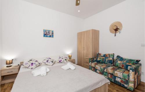 Cesarica Apartment | Cozy Apartment In Karlobag- Ribarica