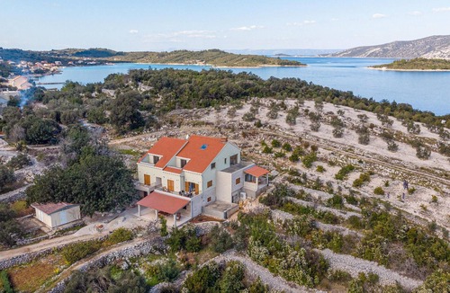 Kneza Apartment | Cozy apartment in Kneze with house sea view