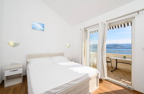 Komarna Apartment | Cozy apartment in Komarna with WiFi