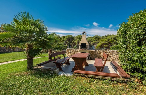 Krk Apartment | Cozy apartment in Krk with house sea view
