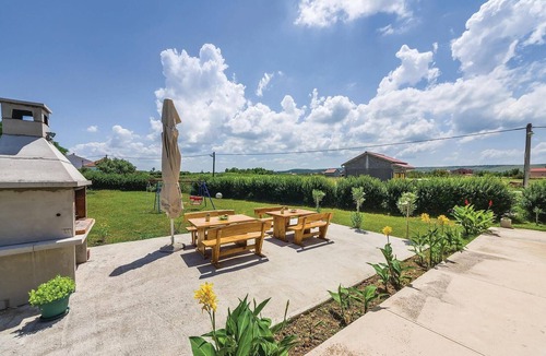 Ljubac Apartment | Cozy apartment in Ljubac with house sea view