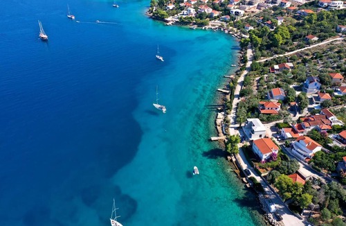 Necujam Apartment | Cozy apartment in Necujam with house sea view