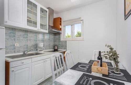 Krk Apartment | Cozy apartment in Pinezici with swimming pool