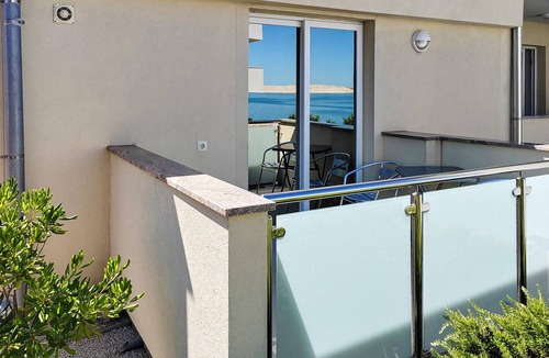 Rtina Apartment | Cozy apartment in Rtina with WiFi