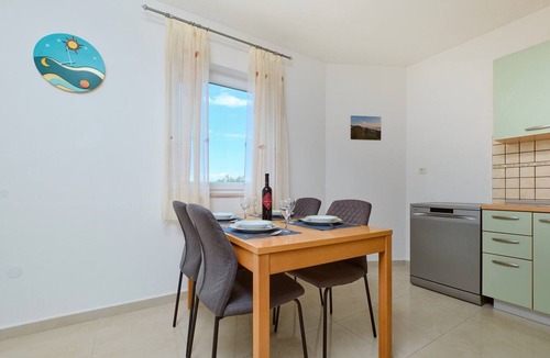 Ravni Apartment | Cozy apartment LARISSA wth sea view 300m from the beach