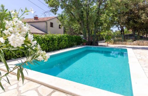 Barbariga Villa | Cozy holiday home Ella Nature with pool near the beach