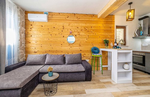 Omisalj House | Cozy holiday home SEAFRONT II