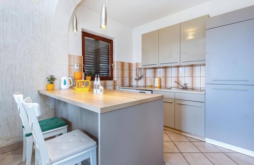 Dramalj House | Cozy home in Dramalj with house sea view