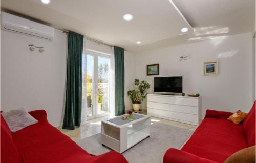 Debeljuhi House | Cozy Home In Fradelani