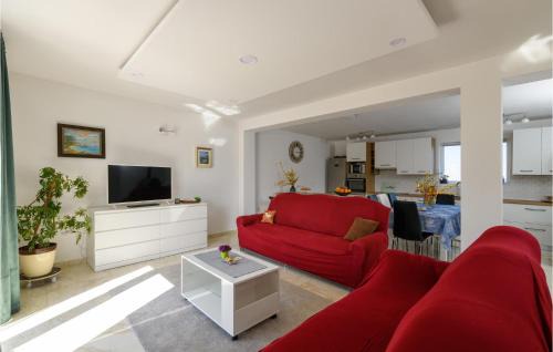 Debeljuhi House | Cozy Home In Fradelani