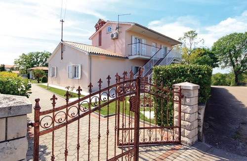 Hrboki House | Cozy home in Hrboki with WiFi