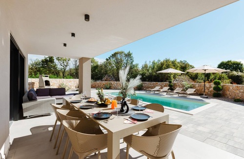 Kras House | Cozy home in Kras with private swimming pool, can be inside or outside