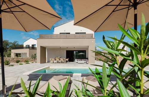 Kras House | Cozy home in Kras with private swimming pool, can be inside or outside