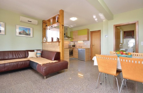 Maslenica House | Cozy home in Maslenica with house sea view