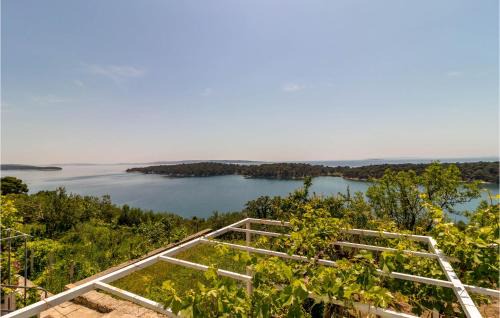 Palit House | Cozy Home In Palit With House Sea View