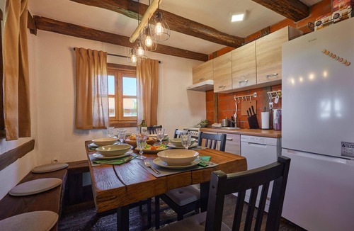 Popovaca House | Cozy home in Popovaca with sauna