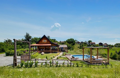 Popovaca House | Cozy home in Popovaca with sauna
