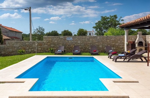 Visnjan House | Cozy home in Porec with sauna