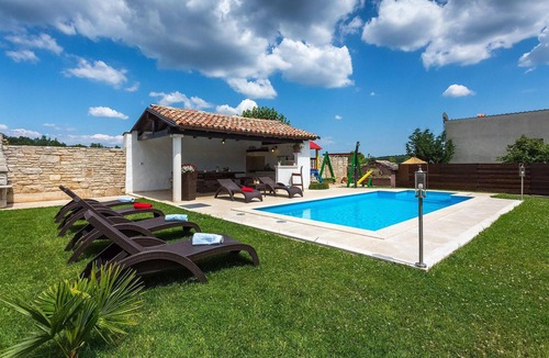 Visnjan House | Cozy home in Porec with sauna