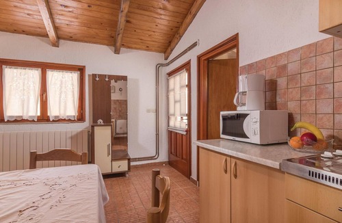 Bacva House | Cozy home in Visnjan with WiFi