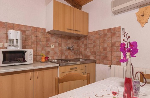 Bacva House | Cozy home in Visnjan with WiFi