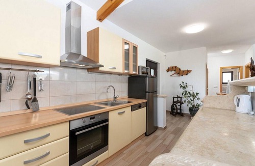 Strpacici House | Cozy home in Visnjan with private swimming pool, can be inside or outside