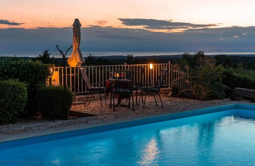 Strpacici House | Cozy home in Visnjan with private swimming pool, can be inside or outside