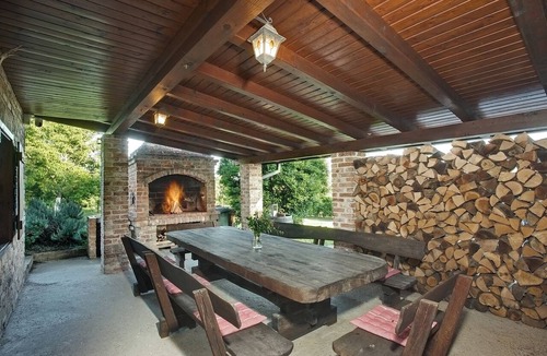 Kraljevec Sesvetski House | Cozy little house near Zagreb and airport. Private garden around house.