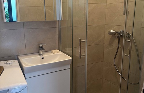 Donja luka Apartment | Cozy Makarska Studio: One block from the marina