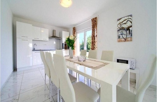 Milohnici Villa | Cozy Villa With Pool