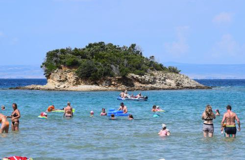 Supetarska Draga Apartment | Croatia holidays with pool & sauna, near sandy beach - Rab Villa Agata